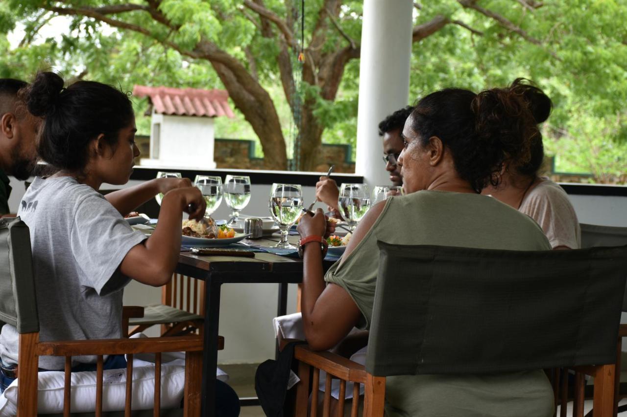 Funky Leopard Safari Lodge Bordering Yala National Park Kataragama Exteriör bild
