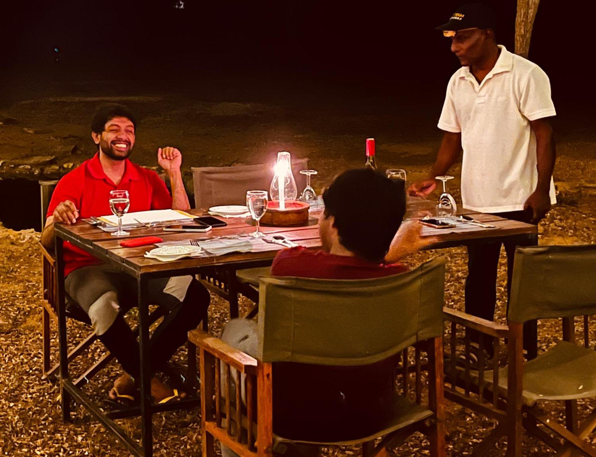 Funky Leopard Safari Lodge Bordering Yala National Park Kataragama Exteriör bild