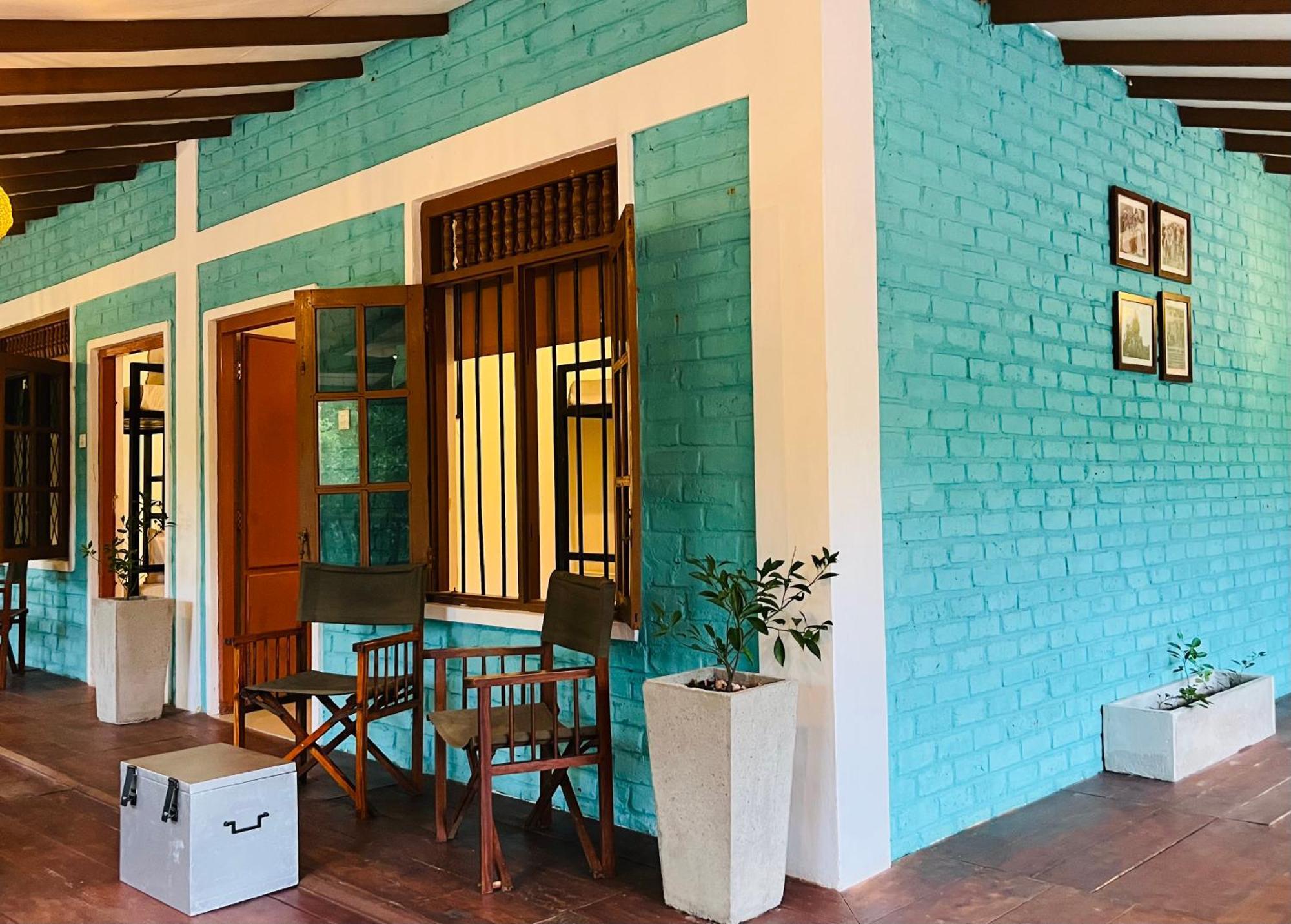 Funky Leopard Safari Lodge Bordering Yala National Park Kataragama Exteriör bild