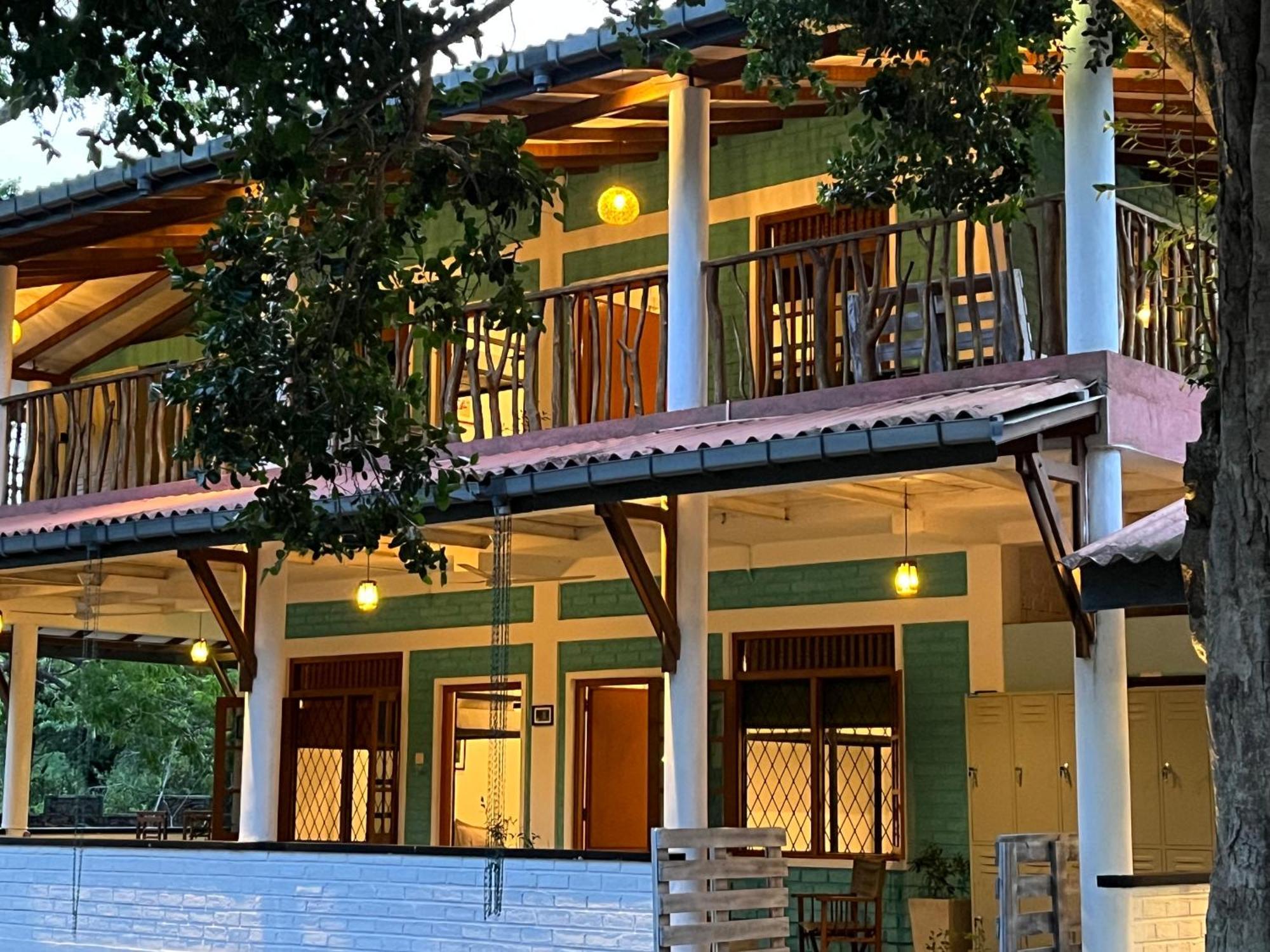 Funky Leopard Safari Lodge Bordering Yala National Park Kataragama Exteriör bild