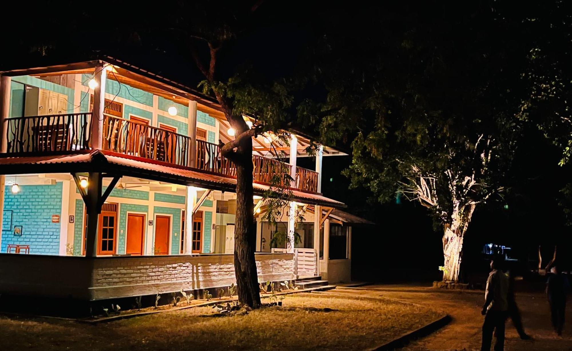 Funky Leopard Safari Lodge Bordering Yala National Park Kataragama Exteriör bild