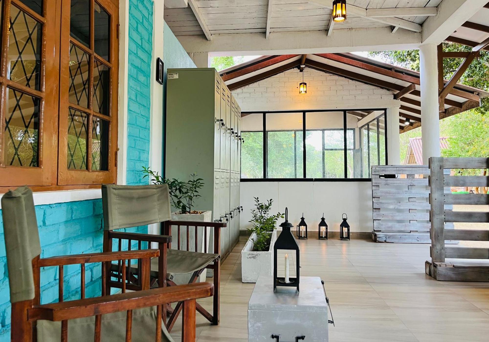 Funky Leopard Safari Lodge Bordering Yala National Park Kataragama Exteriör bild