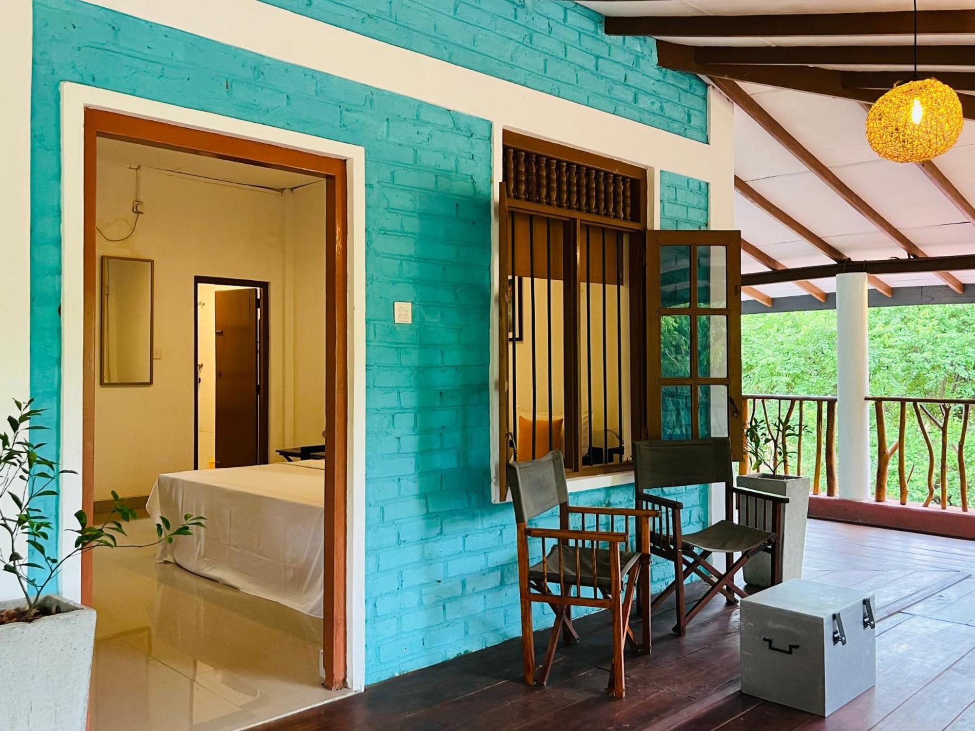 Funky Leopard Safari Lodge Bordering Yala National Park Kataragama Exteriör bild