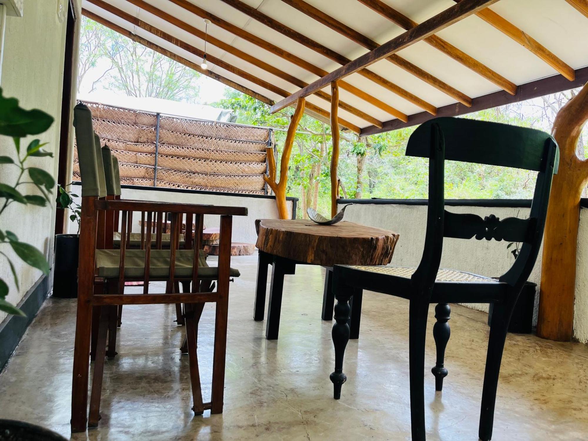 Funky Leopard Safari Lodge Bordering Yala National Park Kataragama Exteriör bild