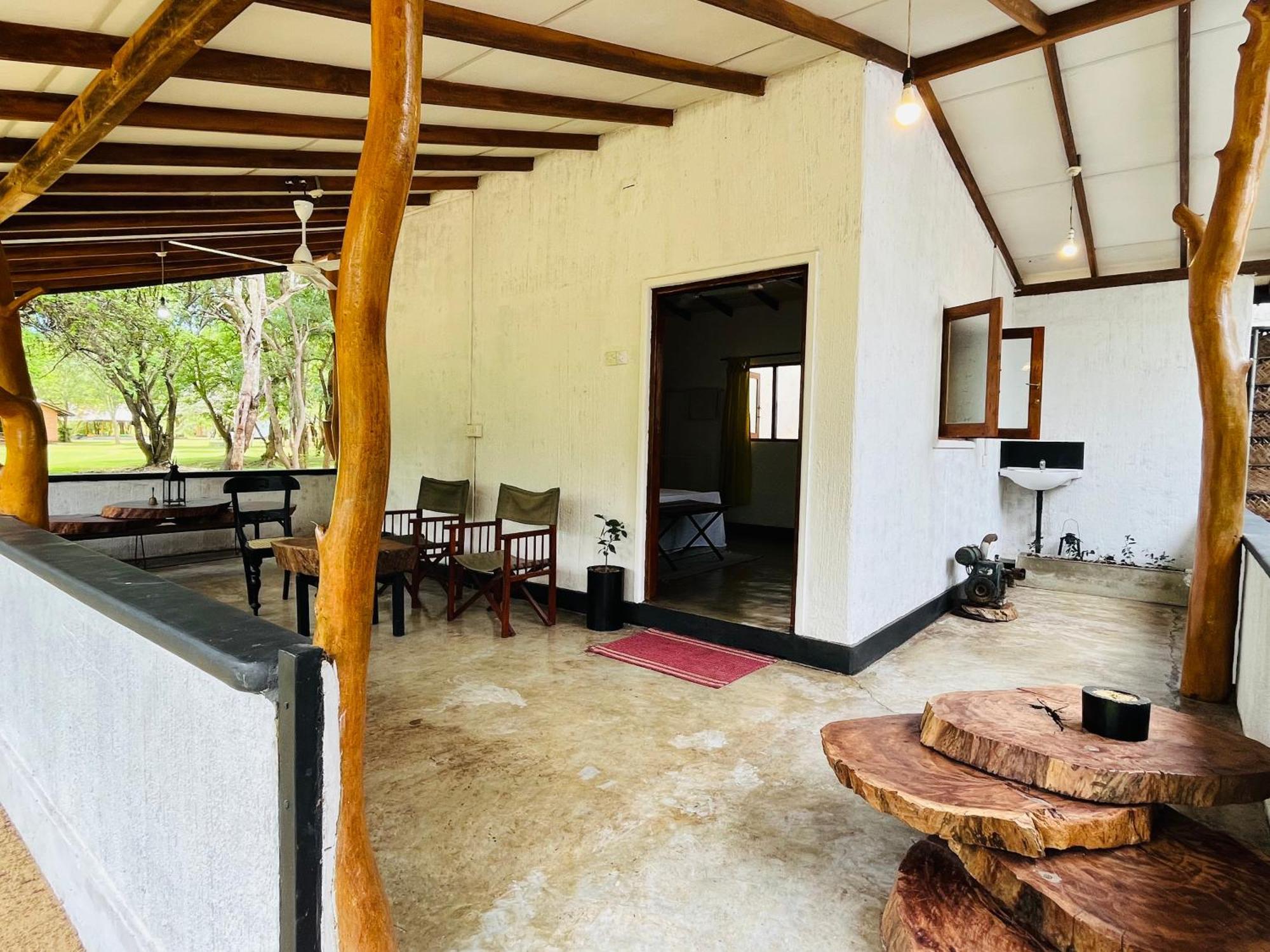 Funky Leopard Safari Lodge Bordering Yala National Park Kataragama Exteriör bild